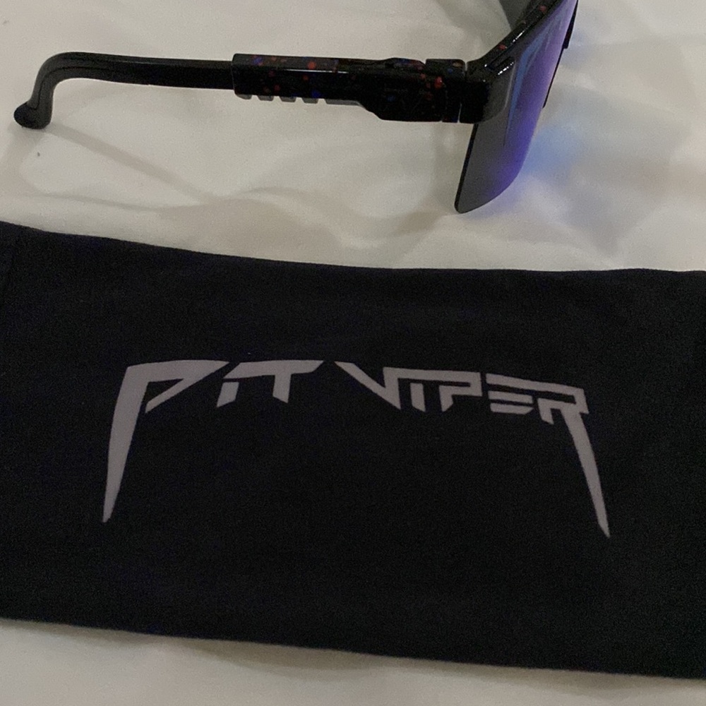 Pit vipers - Picture 2 of 3